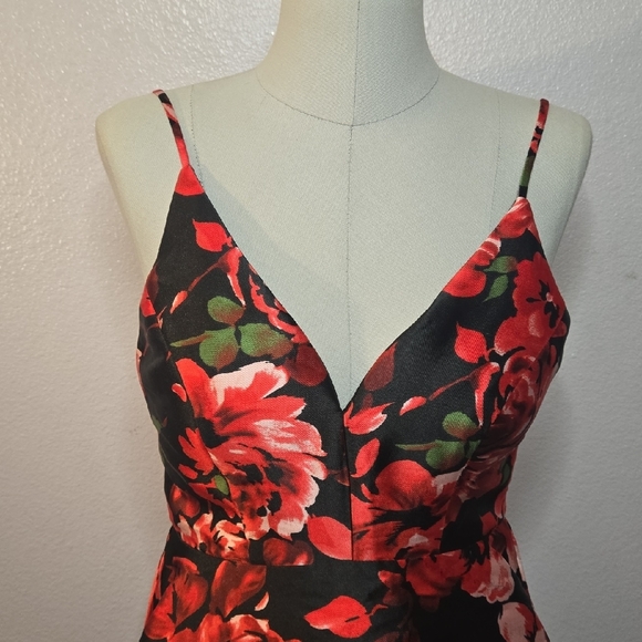 B. Smart Red and Black Floral Mini Dress - Picture 2 of 8